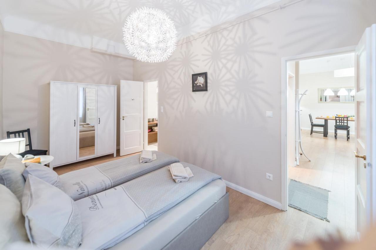 דירות בודפשט Downtown Heart 3 Bdr, 2 Bath, A/C מראה חיצוני תמונה