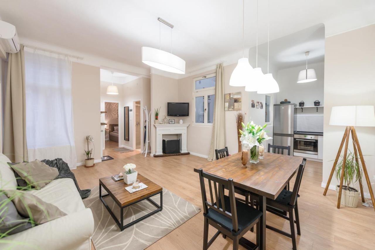 דירות בודפשט Downtown Heart 3 Bdr, 2 Bath, A/C מראה חיצוני תמונה