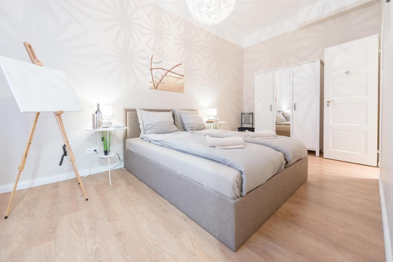 דירות בודפשט Downtown Heart 3 Bdr, 2 Bath, A/C מראה חיצוני תמונה