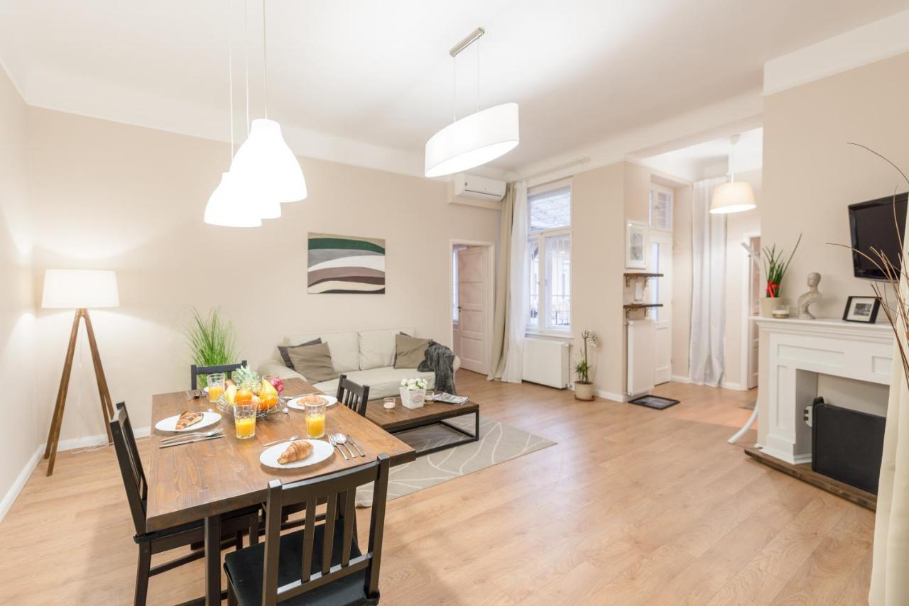 דירות בודפשט Downtown Heart 3 Bdr, 2 Bath, A/C מראה חיצוני תמונה