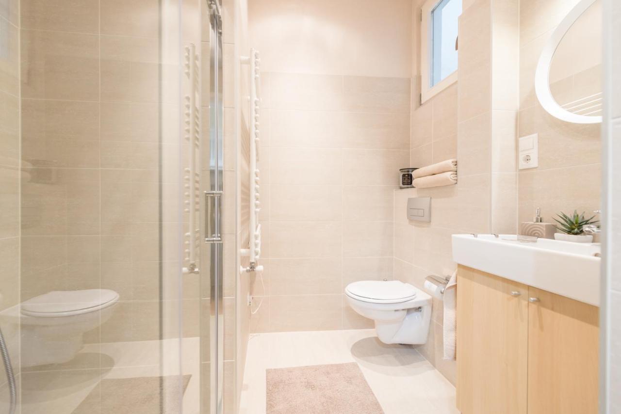 דירות בודפשט Downtown Heart 3 Bdr, 2 Bath, A/C מראה חיצוני תמונה
