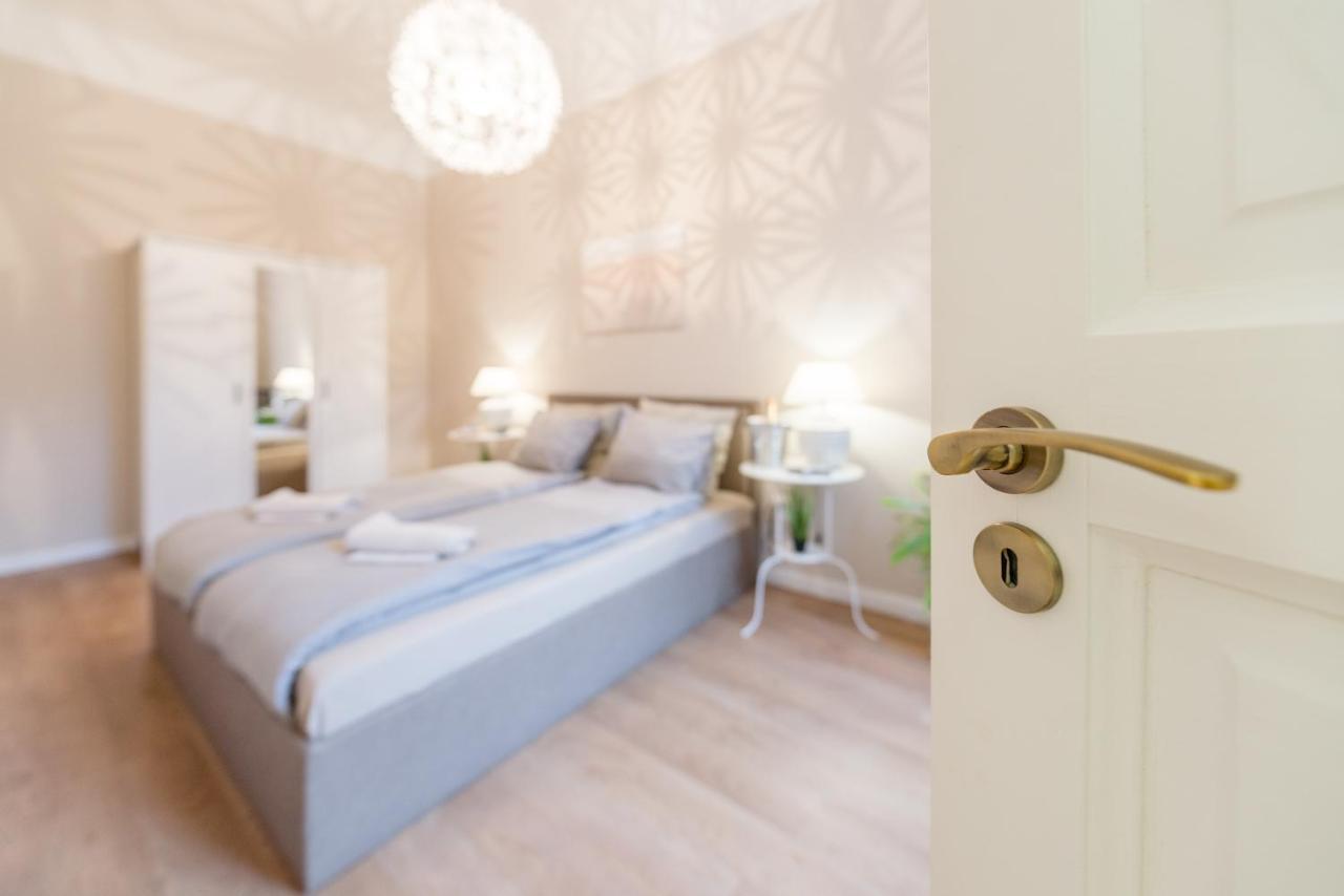 דירות בודפשט Downtown Heart 3 Bdr, 2 Bath, A/C מראה חיצוני תמונה