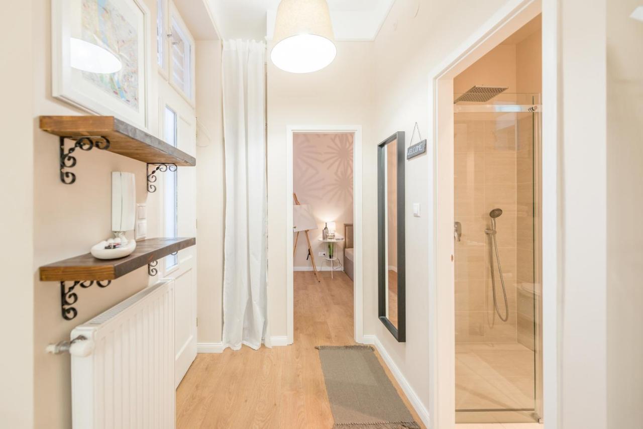 דירות בודפשט Downtown Heart 3 Bdr, 2 Bath, A/C מראה חיצוני תמונה
